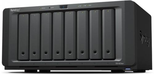 SYNOLOGY 8x 3.5" or 2.5" SATA HDD/SSD non inclusi (Serie HAT5300, SSD SAT5200, M.2 2280 NVMe SSD: Se
